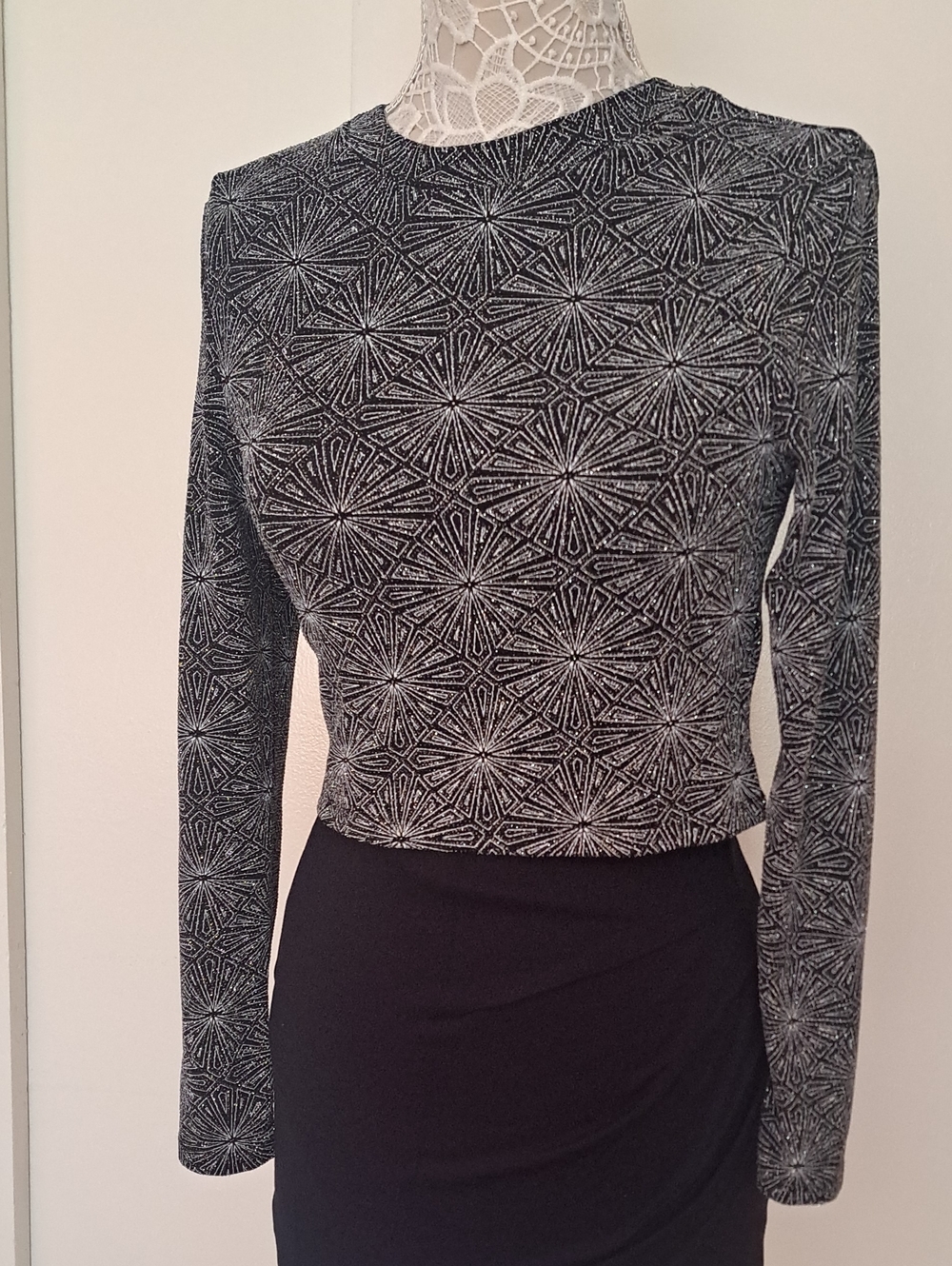 Divided Black & White Geometric Long-Sleeve Top Stretch .